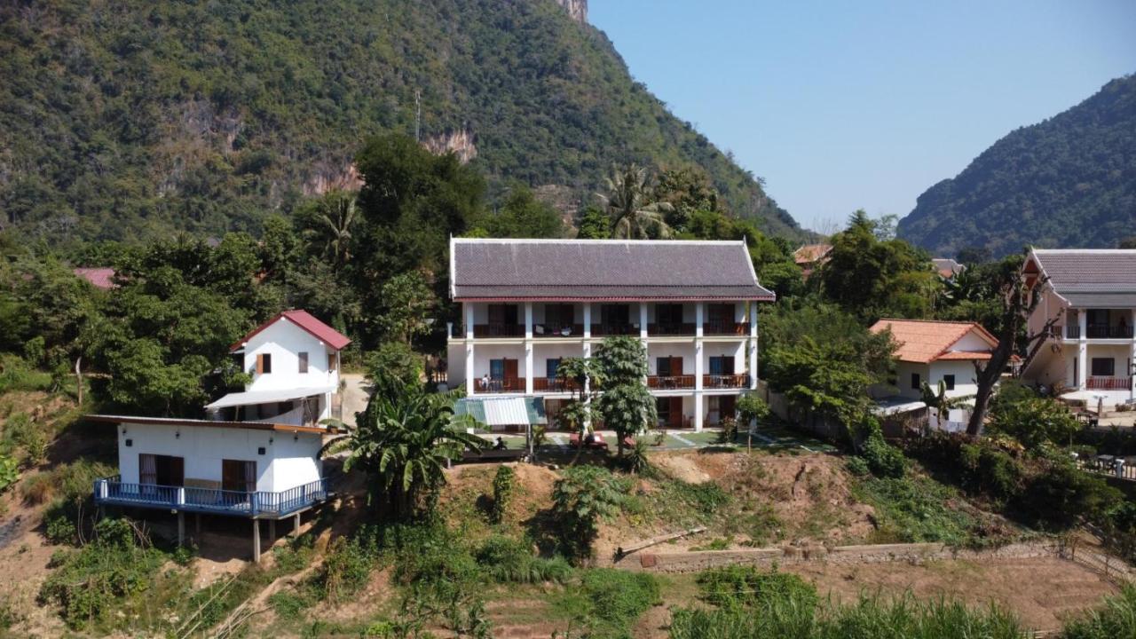 Готель Sabaidee Nongkiaw River View Nong Khiaw Екстер'єр фото