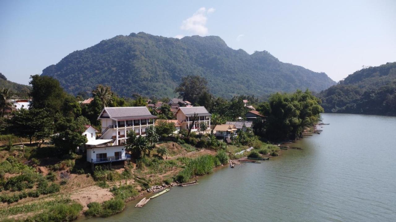 Готель Sabaidee Nongkiaw River View Nong Khiaw Екстер'єр фото