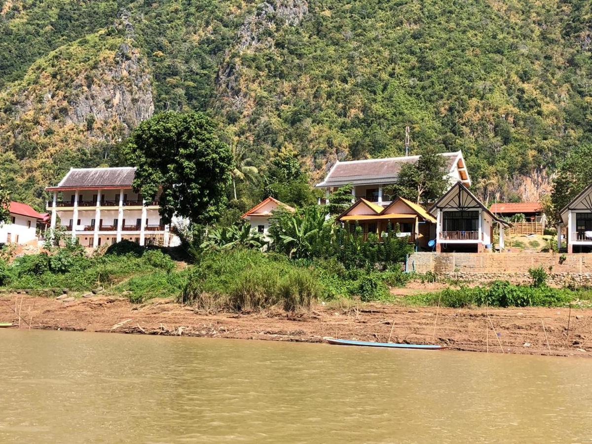 Готель Sabaidee Nongkiaw River View Nong Khiaw Екстер'єр фото