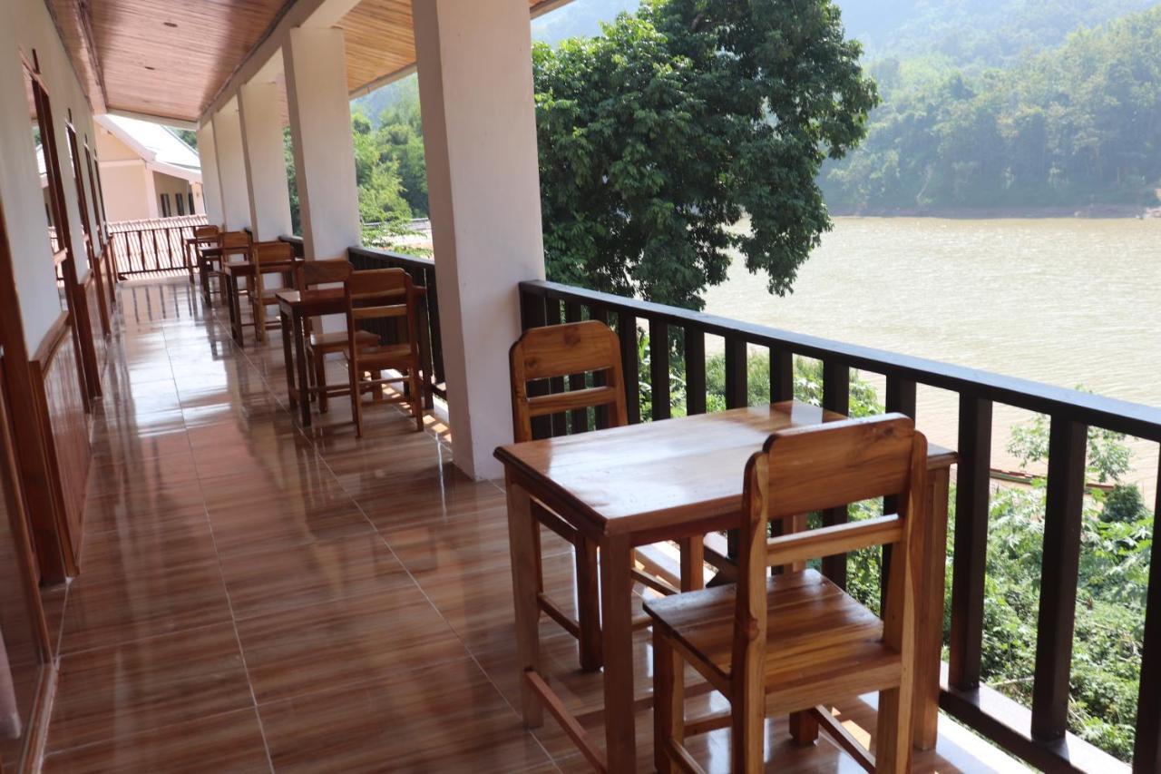 Готель Sabaidee Nongkiaw River View Nong Khiaw Екстер'єр фото
