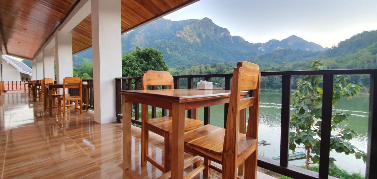 Готель Sabaidee Nongkiaw River View Nong Khiaw Екстер'єр фото