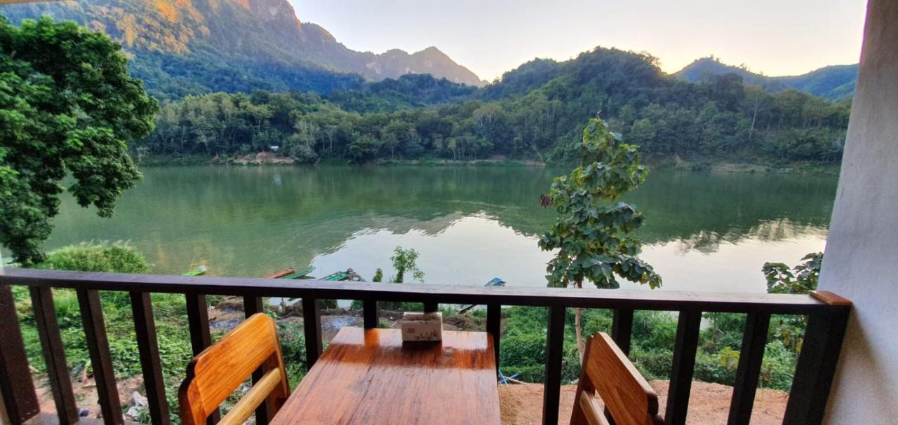 Готель Sabaidee Nongkiaw River View Nong Khiaw Екстер'єр фото
