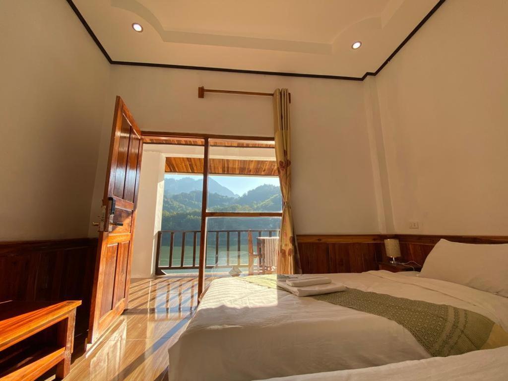 Готель Sabaidee Nongkiaw River View Nong Khiaw Екстер'єр фото