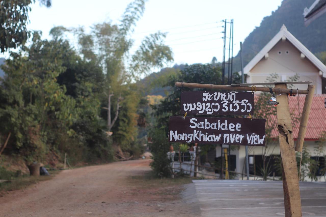 Готель Sabaidee Nongkiaw River View Nong Khiaw Екстер'єр фото