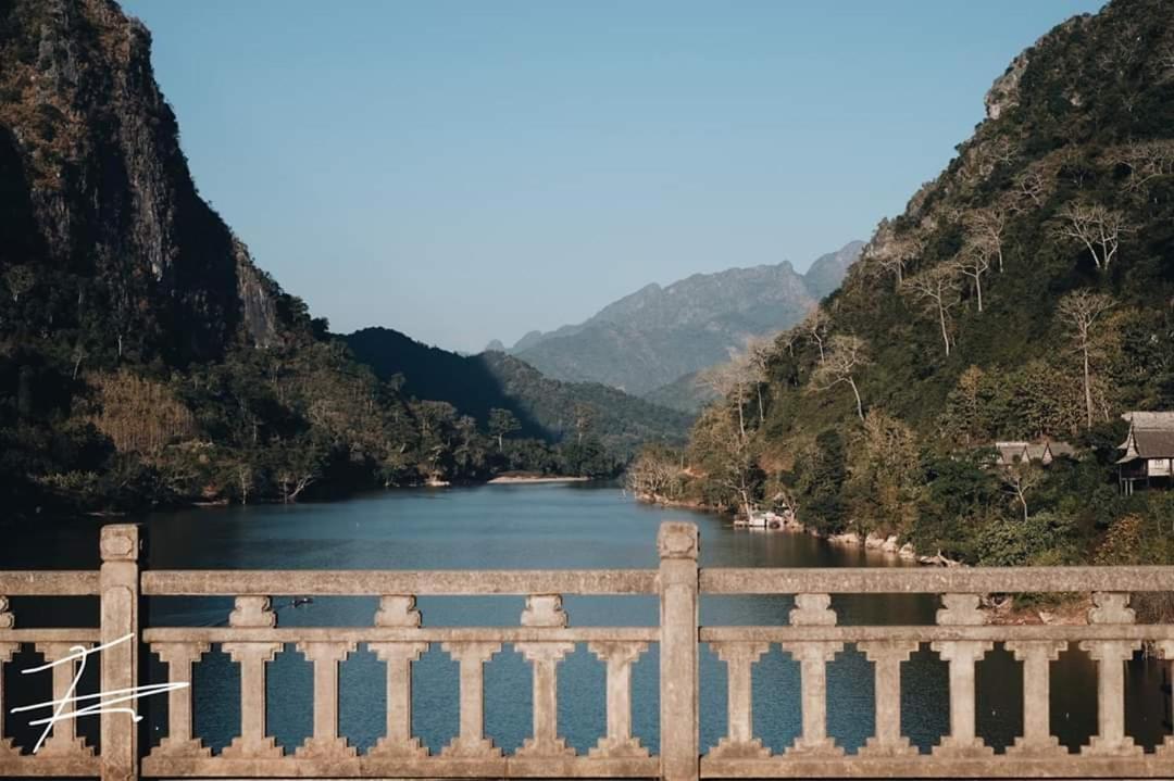 Готель Sabaidee Nongkiaw River View Nong Khiaw Екстер'єр фото