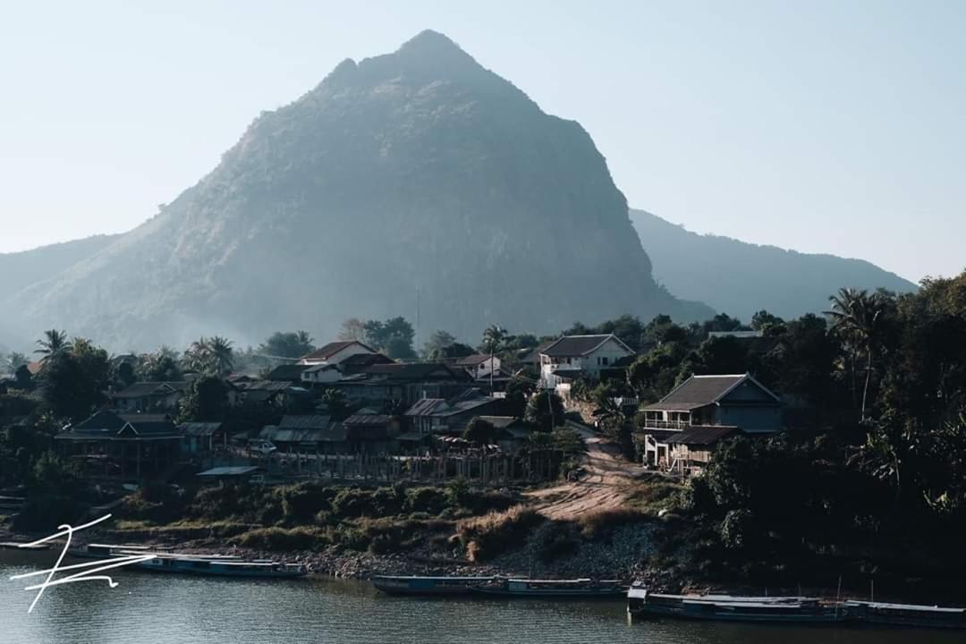 Готель Sabaidee Nongkiaw River View Nong Khiaw Екстер'єр фото