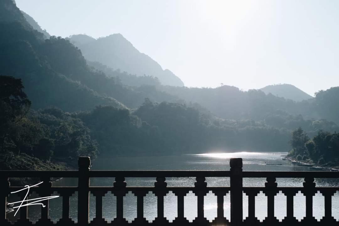 Готель Sabaidee Nongkiaw River View Nong Khiaw Екстер'єр фото