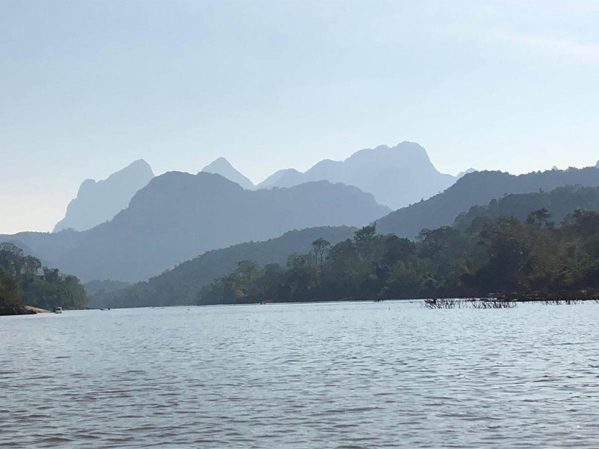 Готель Sabaidee Nongkiaw River View Nong Khiaw Екстер'єр фото